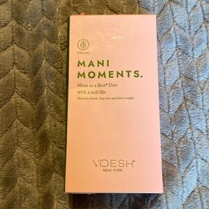 🆕 VOESH. Mani moments.